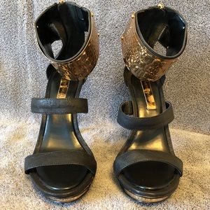 BCBGMAXAZRIA Vero Cuoio Black Heel